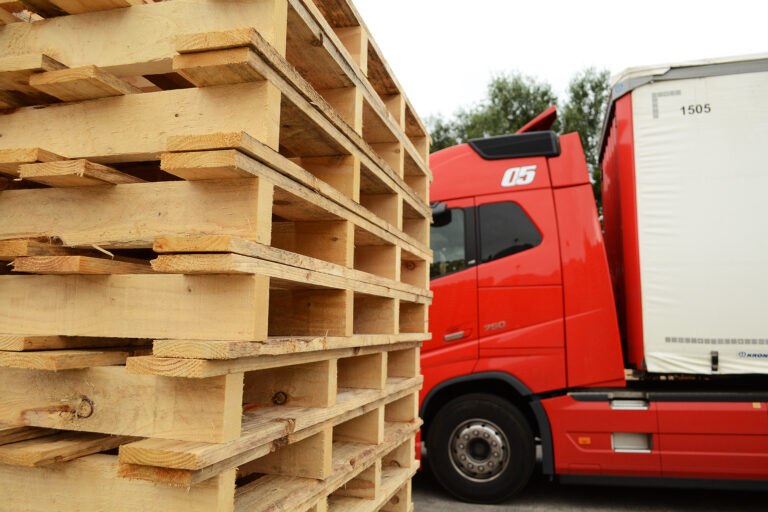 Timber pallets delivered by Somerlap Somerlap Pallets